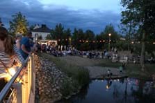 Stadtfest Fluss Nachts
