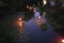 Stadtfest illuminierter Fluss