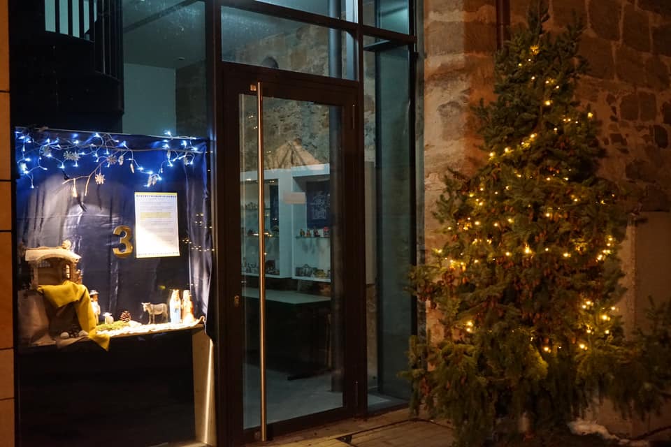 Adventsfenster - Lichter in der Dunkelheit