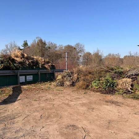 Grüngutcontainerplatz Baunach mit vollem Container